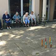 Animation Jeu de quilles sur la terrasse de la Résidence